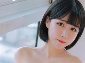 最新的写真系列，Addielyn(에디린)校服，没想到好像能找到青春的影子。