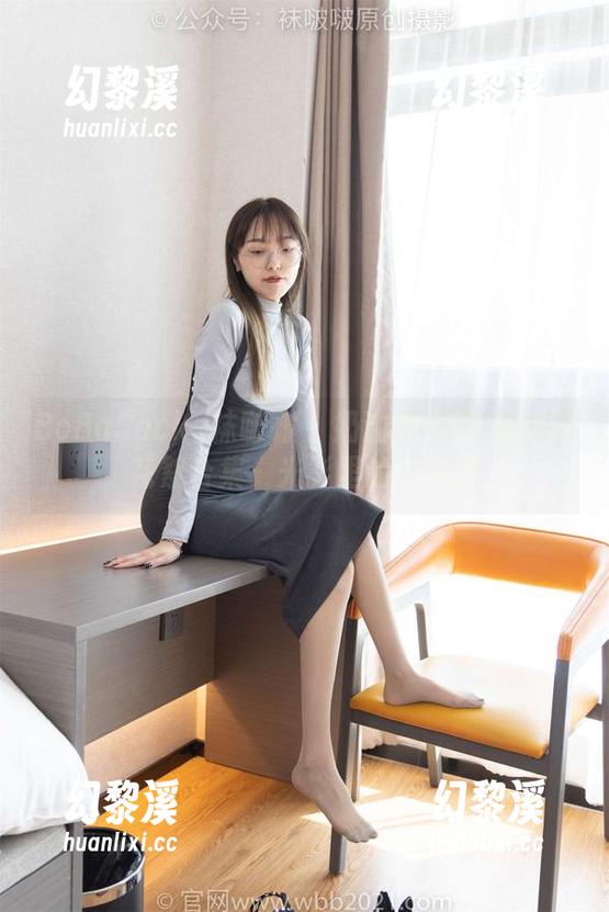 BoBoSocks袜啵啵 - 奶油大人的JK制服花絮合集，光影里的小调皮