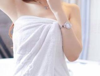 GIRLT果团网 - 王婉悠的油亮美图合集，光滑得好像可以滑出一条路来，哈哈！