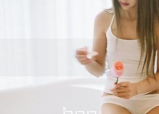 GIRLT果团网 - 教室里的黄歆苑：高清图库隐藏的细节，值得细细品味