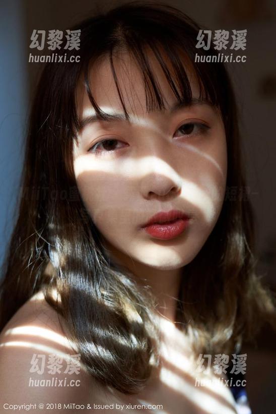 MiiTao蜜桃社-露西Lucy MiiTao蜜桃社 - 露西Lucy与她的短裙–写真集里的微微叹息
