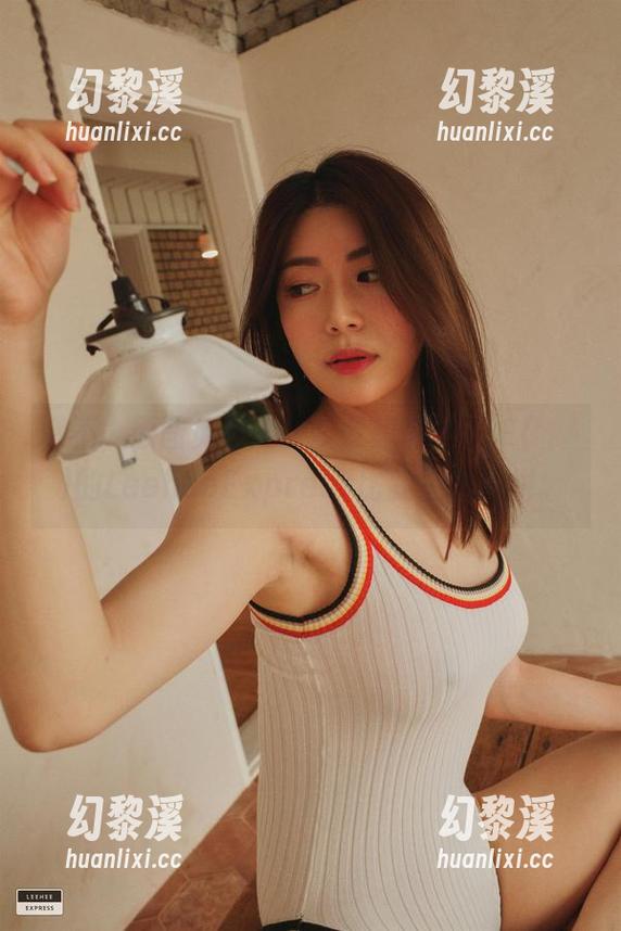哦不，原图免费了？我就想说Min.E(민이)的LeeheeExpress比我上班还拼。