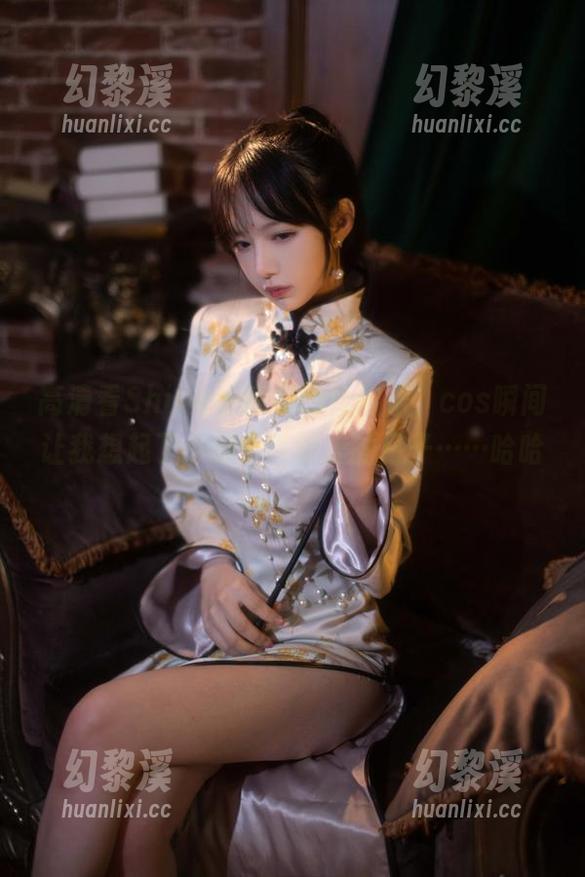 高清看Shika小鹿鹿的体操服，cos瞬间让我想起了小时候练体操的日子……哈哈。