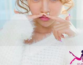 UGirls尤果网 - 你敢相信吗？李唯一的礼服在原图里也能如此大胆，壁纸感好呢