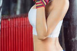 UGirls尤果网 - 杨晨晨在这组睡衣写真里，似乎比平时还要让人捉摸不透——原图分享。
