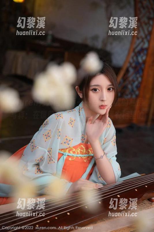 Xiuren秀人网-乔一一 Xiuren秀人网 - 乔一一自拍,我的私房写真:在镜前我非常自信,直到衣柜里的衣服表示不同意。
