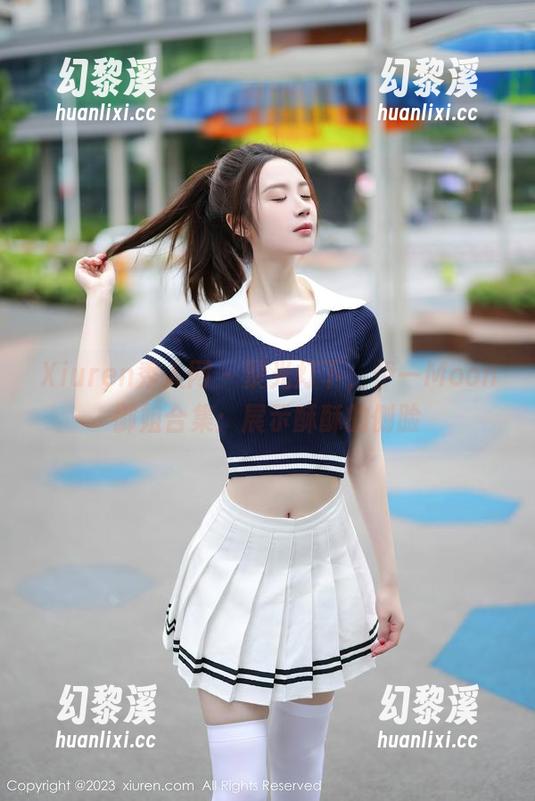 Xiuren秀人网 - 聚光灯下，伊一Moon御姐合集：展示酥酥的侧脸