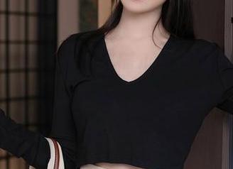 Xiuren秀人网 - 不懂小芭乐的粉色定制写真，有种奇妙的feel