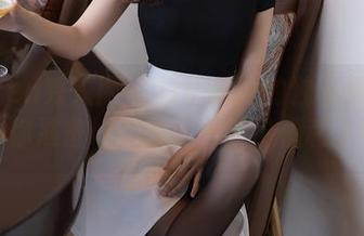 Xiuren秀人网 - 抖娘利世的独家丝袜写真,你准备好“欣赏”这份福利了吗?