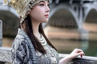 Xiuren秀人网 - 月夕Lily白衬衫图包的更新,意图不单纯呐。