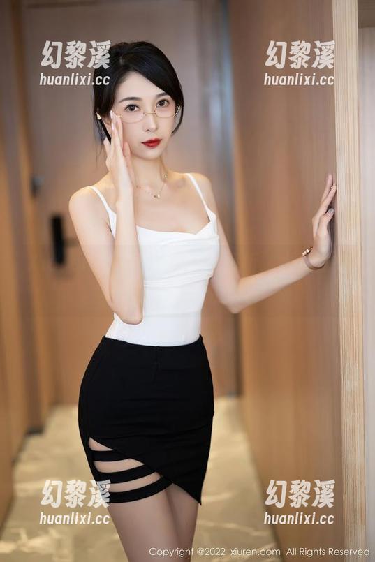 Xiuren秀人网-水水姐 Xiuren秀人网 - 图包全解析,水水姐的毛衣款式不止这些