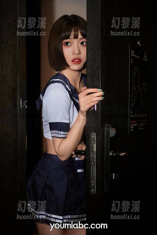 YouMi尤蜜荟-抖娘利世 YouMi尤蜜荟 - 消失在画中的抖娘利世,或许真在侍奉神明?写真引发的遐想