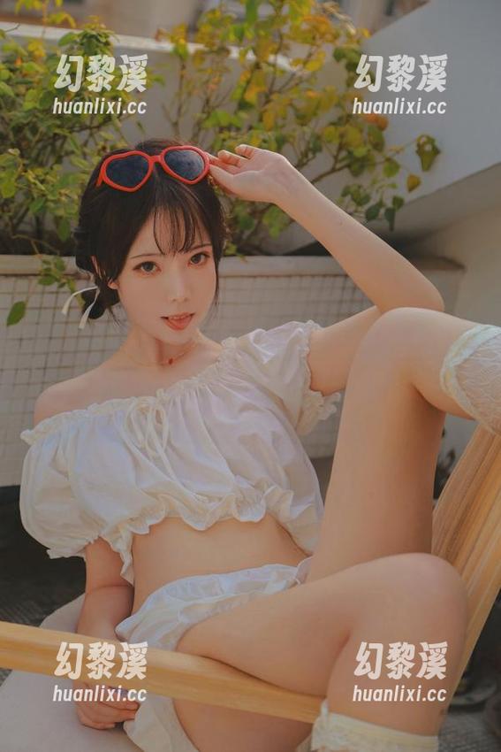 这是fushii_海堂的最新力作，美脚图包，分享给你们，但我可不保证你们能抵挡住哦。