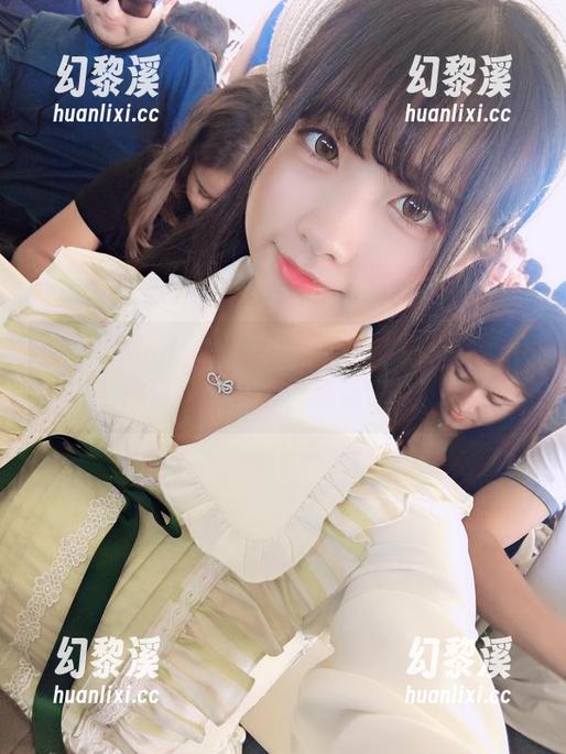 wendydydydy_酱油 这组Wendy的蛇女作品,居然给我一种想逗她的冲动,难以理解。