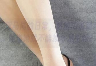 丽柜 - 双马尾的日常，晴晴的最新作品集。难道她就不能换个发型吗？