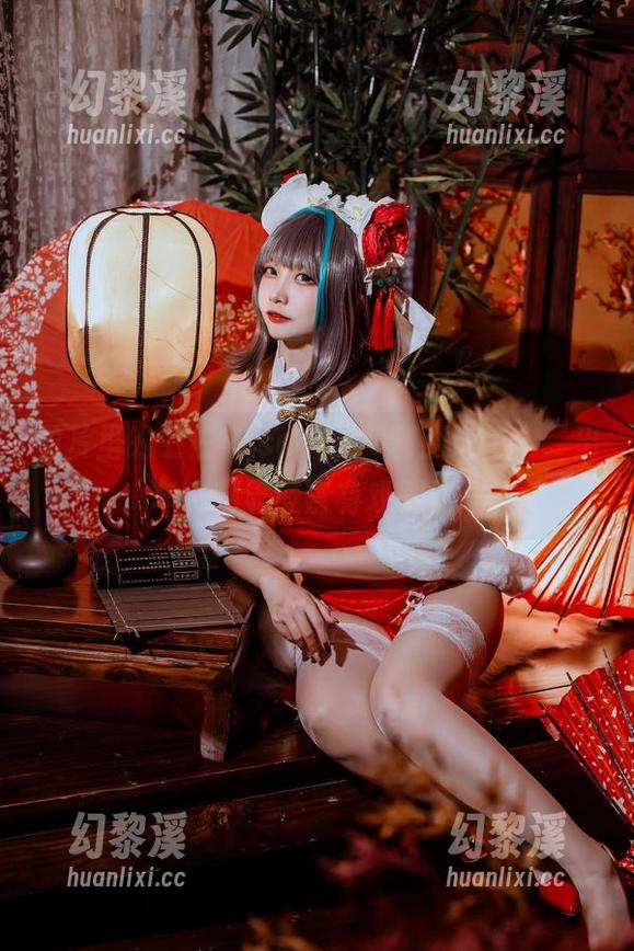 图片里的二佐Nisa，定制制服让每个‘出车’都显得富有戏剧性！