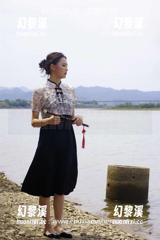 初夏女神 - 环环与黑白天使的共同点：图册里的等待与微妙的迷雾。
