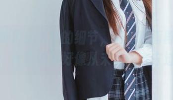 着重展示原图中的细节，喵糖映画再次表示：吾妻旗袍好像从未真的老去过。