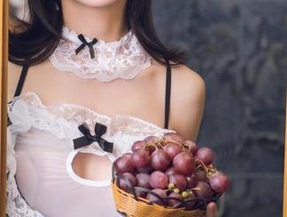 头条女神 - 女王美纳子在线，这原图让我有种云淡风轻的错觉