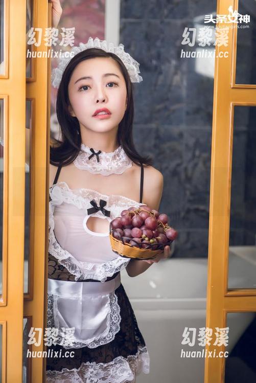 头条女神 - 女王美纳子在线，这原图让我有种云淡风轻的错觉
