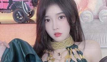 隔着屏幕看小小奶瓶儿的白色,真有种在线感,你能想象吗?
