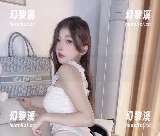 白开水毛衣与小小奶瓶儿的写真，资源定位在轻快与无奈之间！
