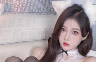 吊带穿出新篇章！小小奶瓶儿的无圣光照，我的脸就跟它一样平。