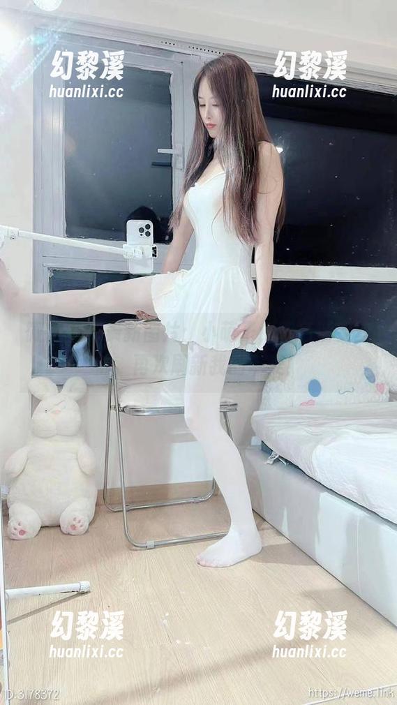 小萌子 微密圈 - 最新图片:小萌子,蓝色渐变丝袜,再次刷新我的审美!