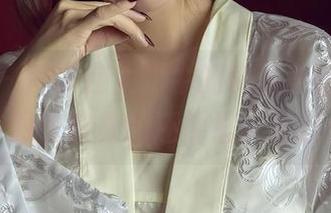 尤蜜荟 - 沉浸在大奶牛的制服美图之中，套图比想象的还要惹人注目！
