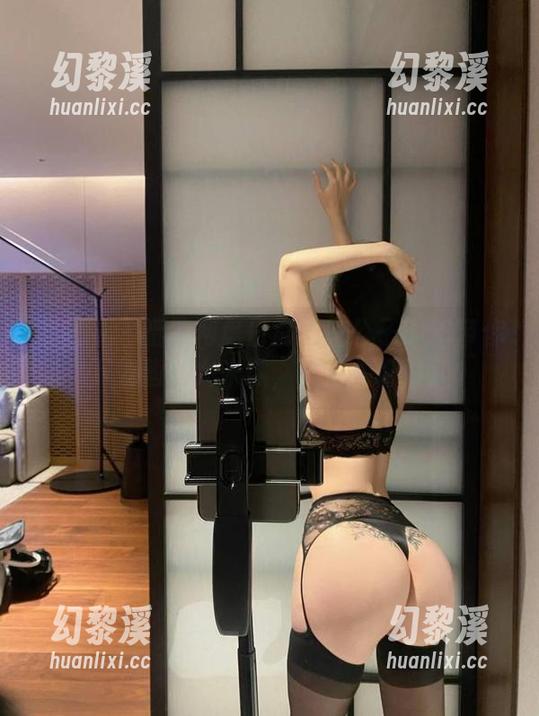 左公子666 微密圈 - 暗黑网盘日常:左公子666带你下载翘臀大米熊,记得关好门。
