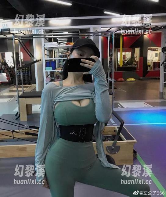 微密圈 - 左公子666的网洞连体黑丝定制，这种大胆，你敢穿出去吗？