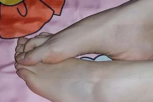 被“想要个公主抱”的腿勾住啦，马上想要这组写真！