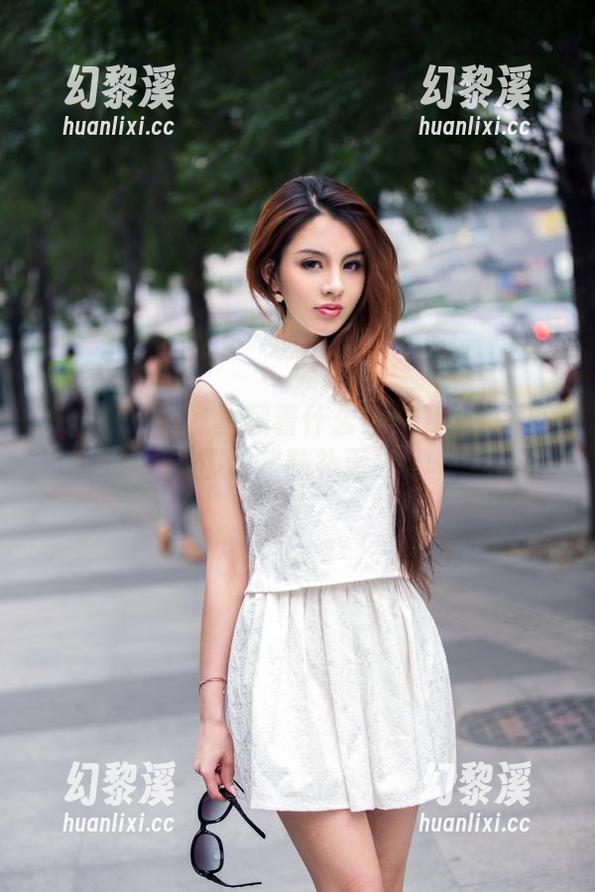 推女郎 - 毛衣里藏着什么？李七喜的私房美图让我脑补无数。