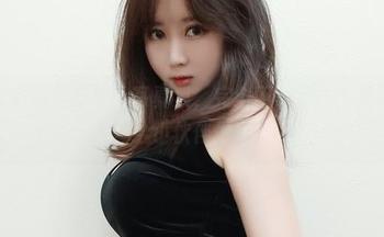 是依酱呀的性感护士写真集，完全不想错过，赶紧分享给小伙伴们！
