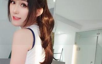木之本果最新图片：看护妇这身打扮，感觉随时可以开个“护理”讲座？