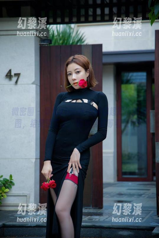 果儿Victoria 微密圈 - 果儿Victoria给你超短裤的原图,结果歪歪了,想免费就等着瞧吧!