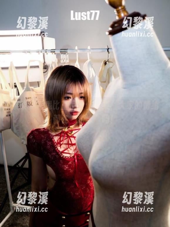 柒柒要乖哦比基尼女仆合集，大家的情绪都在“游泳”吗！