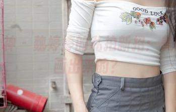 梦丝女神 - 魏婷婷的私拍新招：美腿疑似画出来的？
