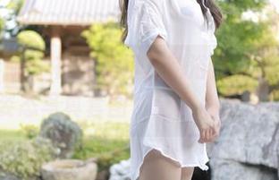 模范学院 - 在大美妞儿的浴室玩水，各种姿态写真套图，让人心痒痒！