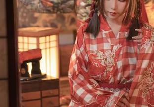 爆机少女喵小吉的写真新挑战:拿上礼物来找风玲公主,哎呀错货了!