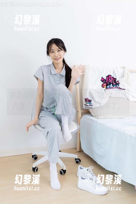物恋传媒 - Elise与旗袍，精选出来的这几张，我的目光不知不觉就被拉牢了。