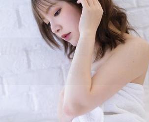 白露Bululu的吊带，套图分享，难得的清新脱俗呀。