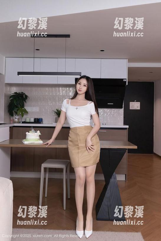 秀人网 - Emily尹菲的“天使”，果然下载后就会有一点鸽子气息？