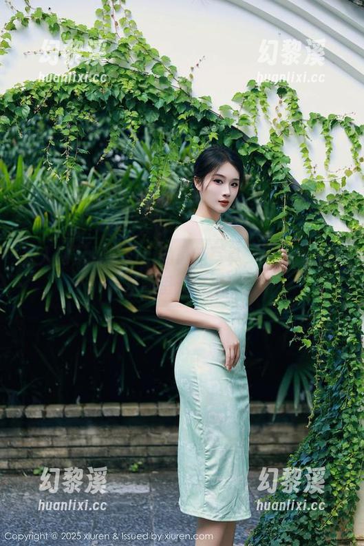 秀人网 - 糖豆sisi的最新写真，姐姐像是刚从画里走出来！