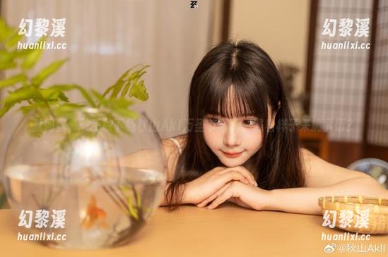 秋山AkI 就问你,敢不敢下载秋山AkI万圣节写真,照着样子来搞事情?