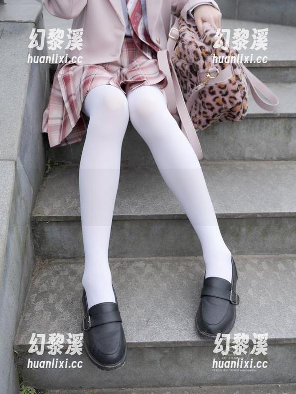 紧急企划 - 林书辞最新泳衣套图更新，你的泳池派对有他就够了！
