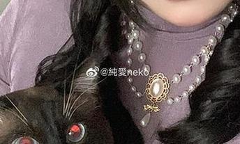纯爱neko的泳池合集——水面波光下的懒洋洋插画