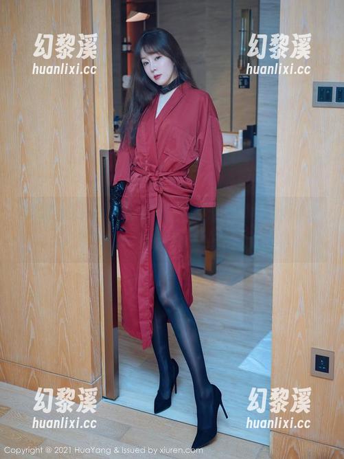 花漾show - 小海臀的泳池浪漫，套图里的每一滴水都在低语。