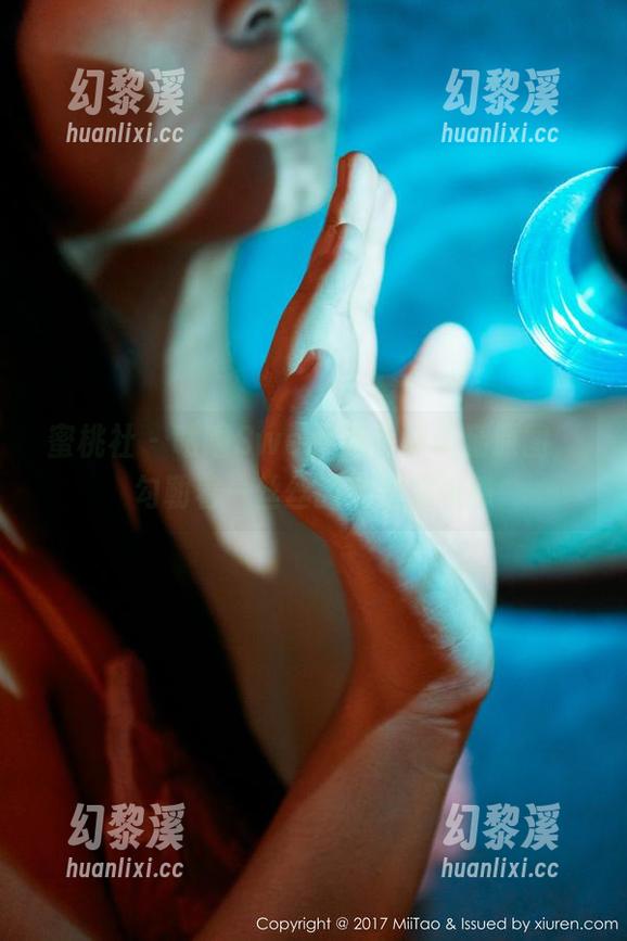 蜜桃社 - 咕噜Sweet的私房美腿原图，勾勒着一丝丝的调皮和诱惑