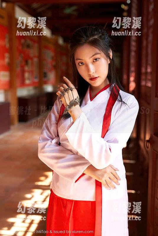 蜜桃社 - 比原图更精彩的其实是索菲娅Sophia在《花嫁》里的小动作